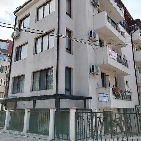 White Home-apartament 아파트 부르가스