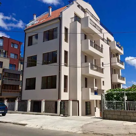 White Home-apartament Апартаменты *