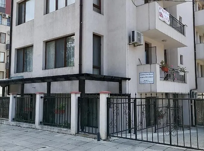 White Home-apartament * Μπουργκάς