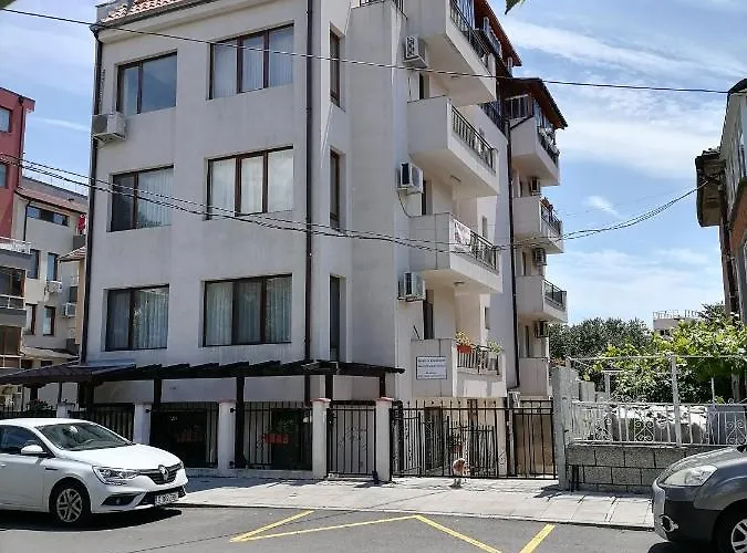 White Home-apartament Μπουργκάς
