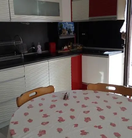شقة White Home-apartament بورغاس